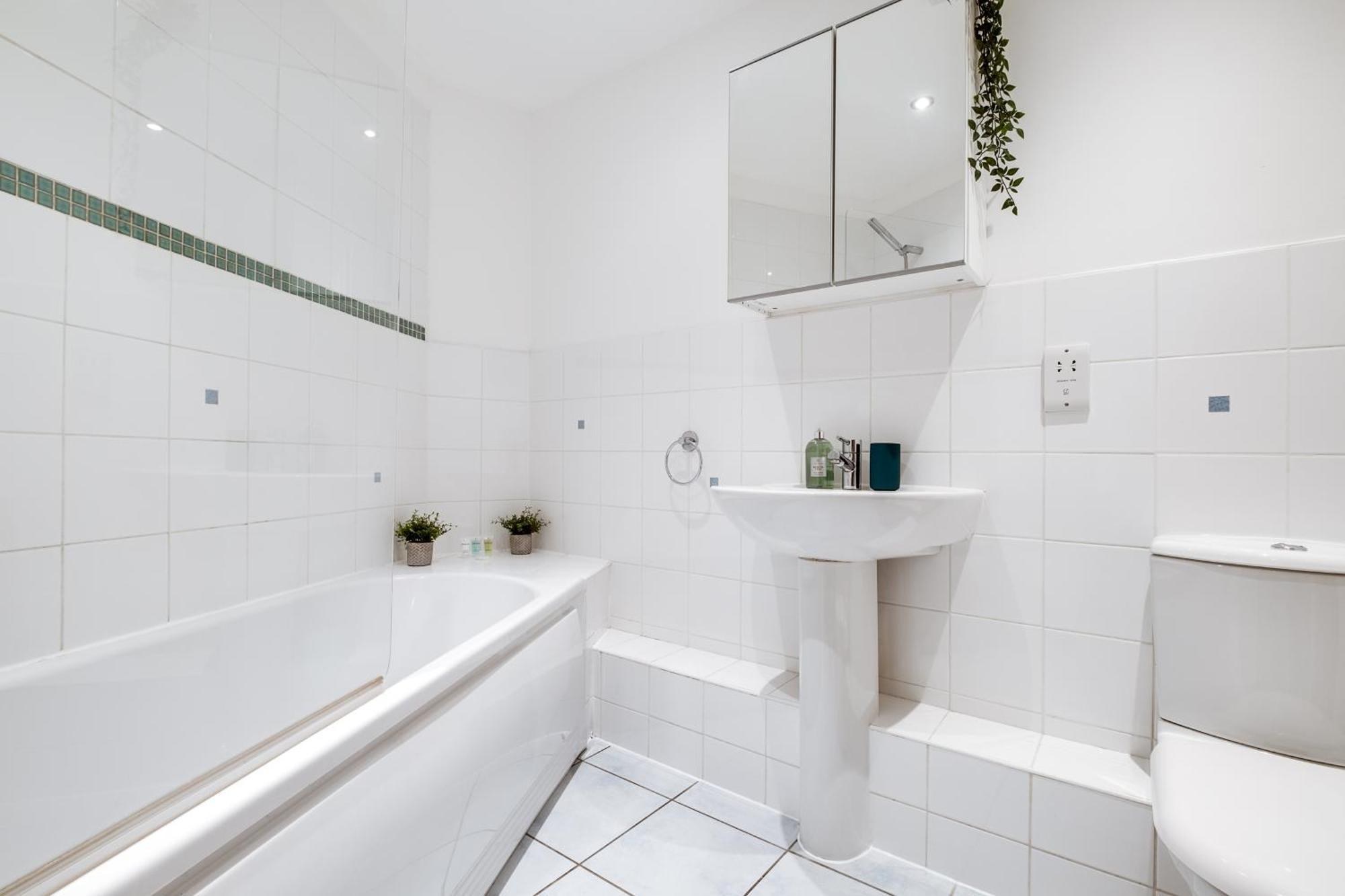 Pluxa Globe - Spacious Apartment In Jq With Parking برمنغهام المظهر الخارجي الصورة